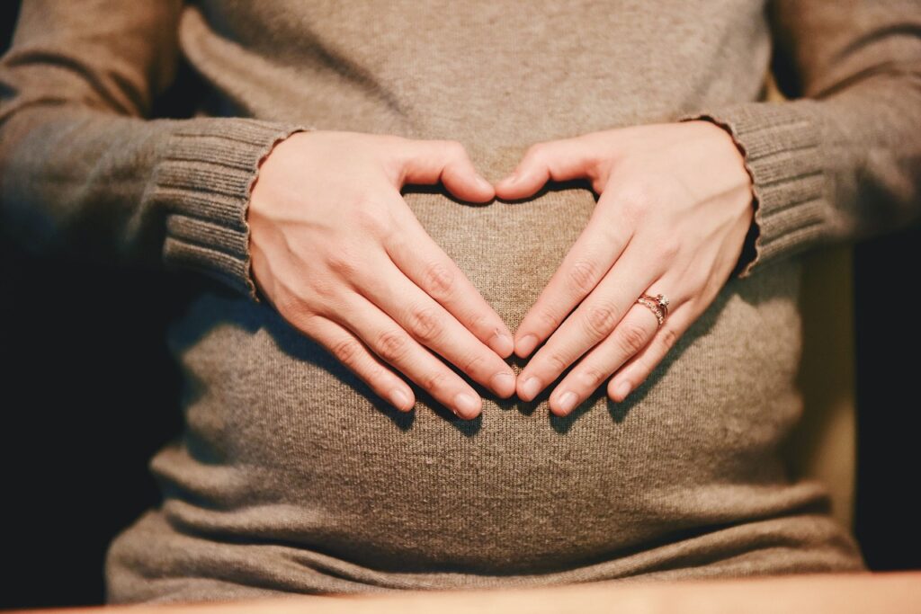 VIO脱毛を妊娠中に受ける際のリスクと注意点は？