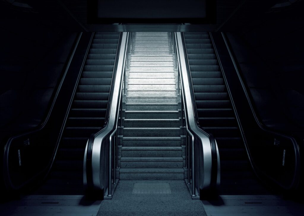 「駅近で通いやすいVIO脱毛、医療脱毛は痛くないの？」