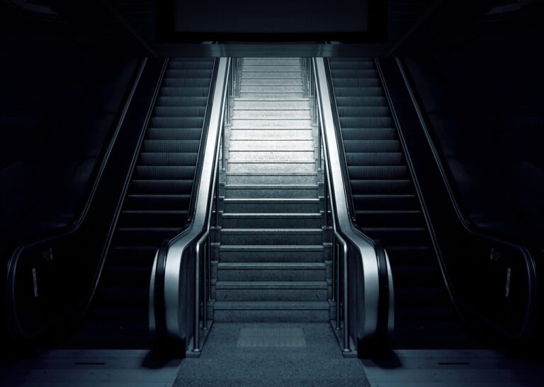 「駅近で通いやすいVIO脱毛、医療脱毛は痛くないの？」