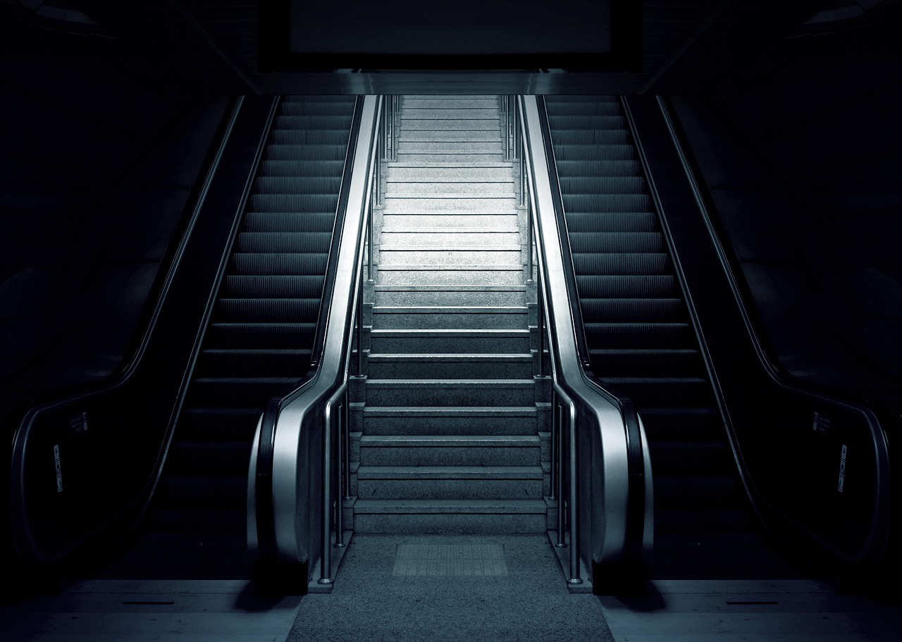 「駅近で通いやすいVIO脱毛、医療脱毛は痛くないの？」